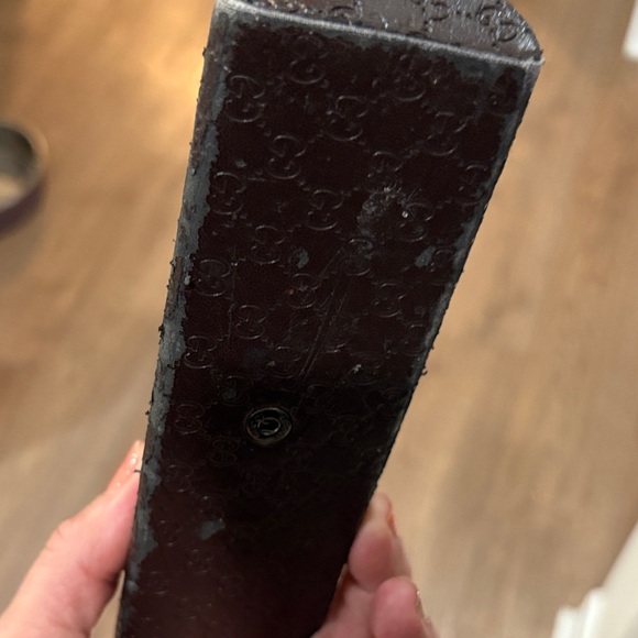 Gucci Red Sunglasses - light scratches and they do not affect visibility - Picture 9 of 11